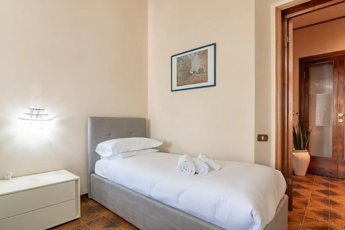 Micheli Charming Apt- Steps From Duomo-Quiet Stay Florence Apartment